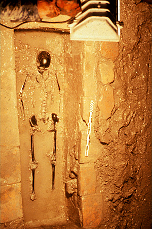 Piazza Grande, abside del Duomo. Foto dello scavo 1987-88
