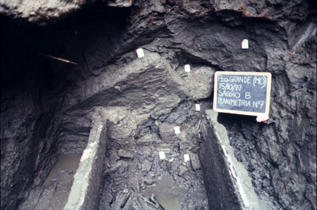 Piazza Grande, gli scavi della necropoli (1987)