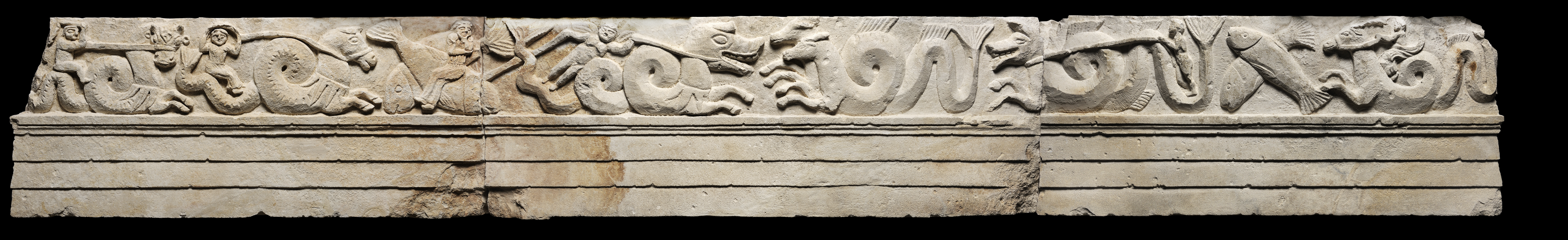 Fregio con corteo marino, parte di un monumento funerario a edicola